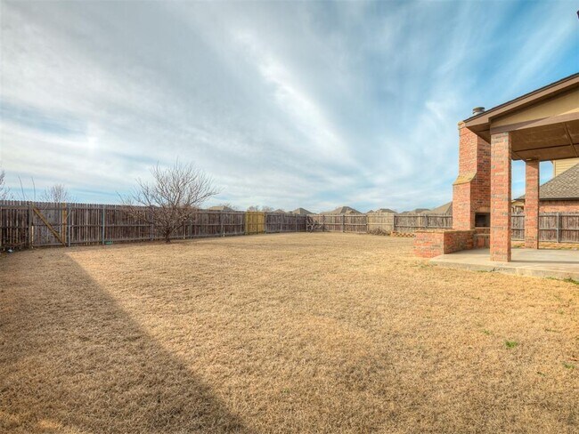 Building Photo - 3104 SE 24th St