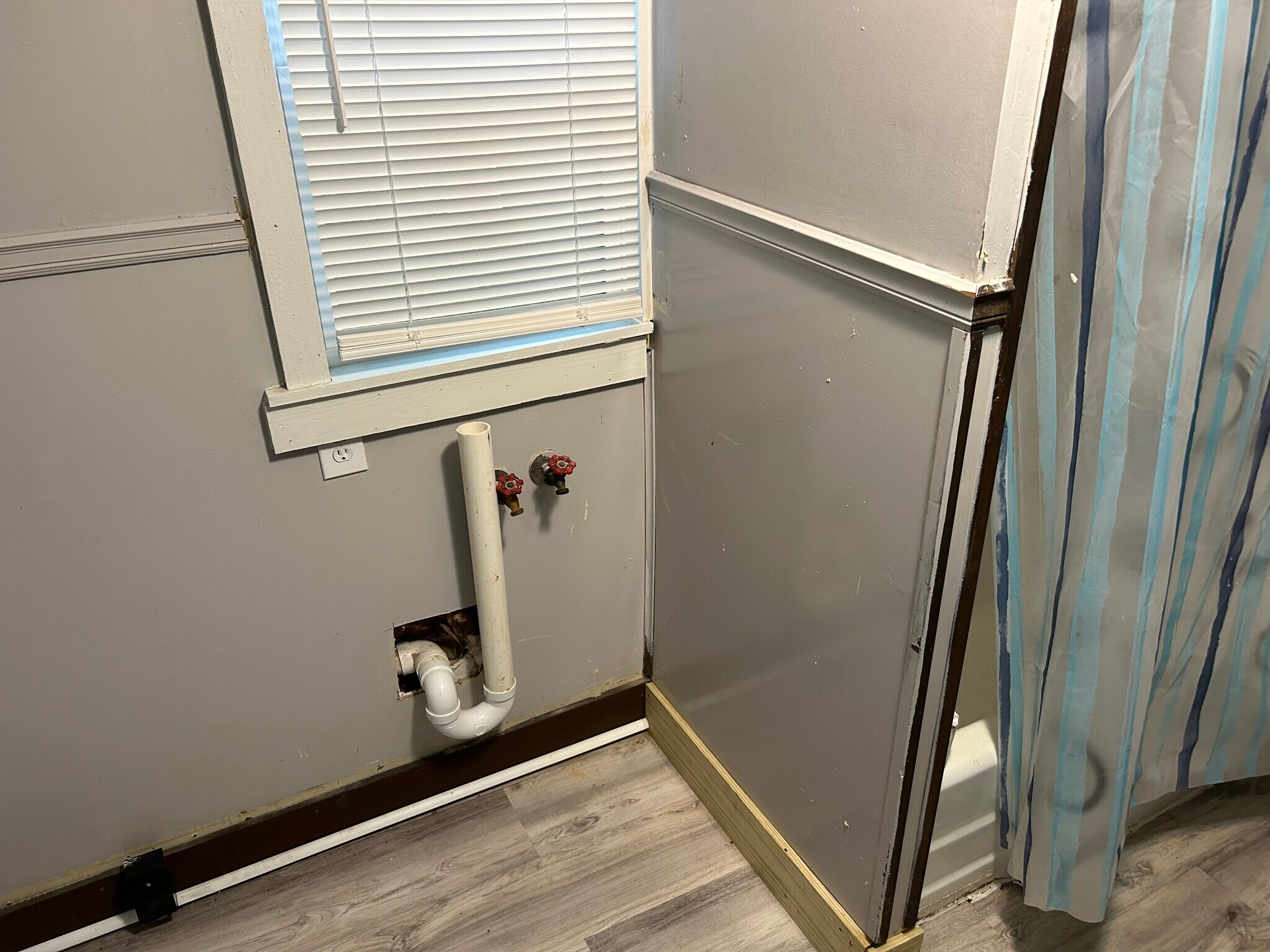 Washer and Dryer Connection - 3605 Grote St SW