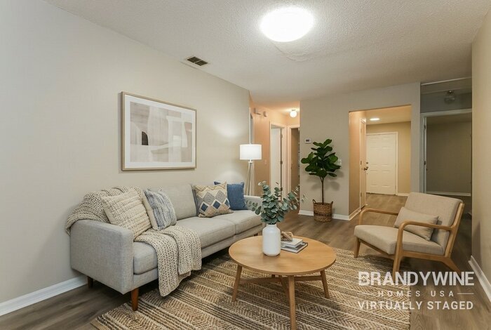 Building Photo - 1603 1st St SE