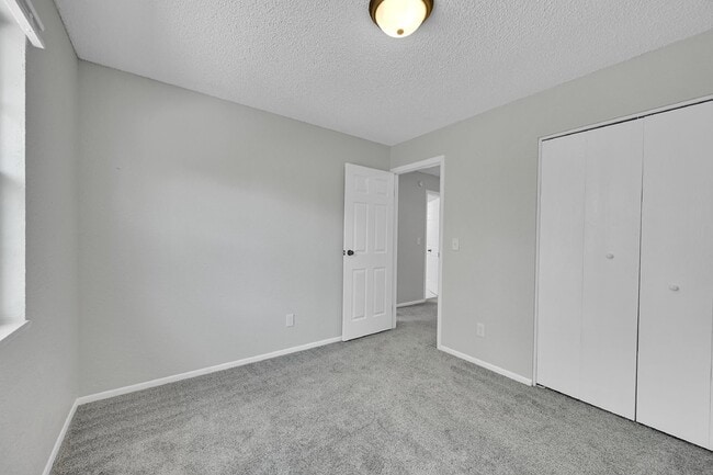 Building Photo - 3 Bed/1.5 Bath - Townhome in Colorado Spri...