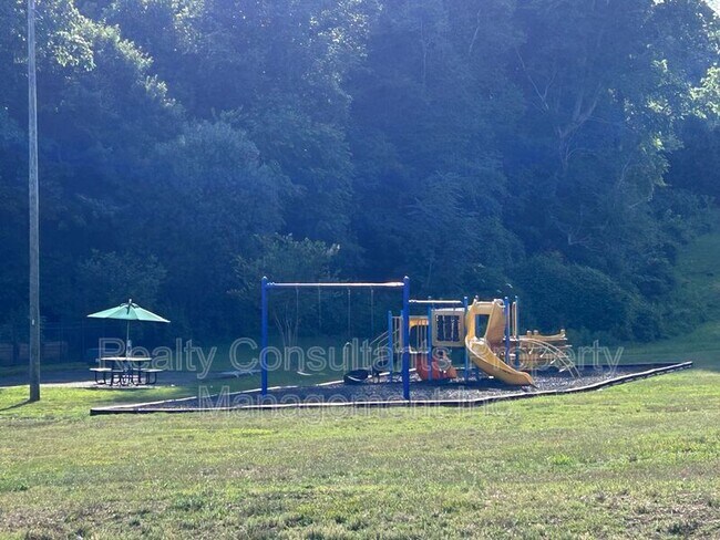 Building Photo - 4540 Pebble Lake Dr