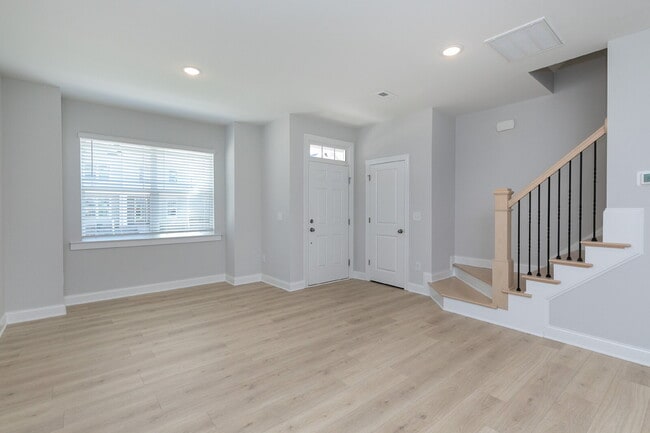 Building Photo - 341 Old Grove Ln