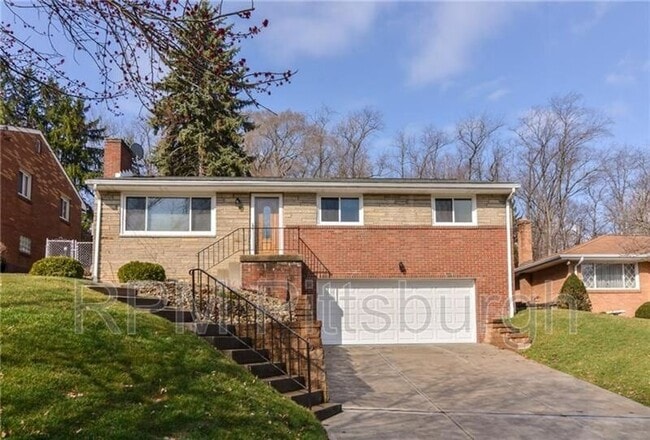 Building Photo - 825 Bethany Dr