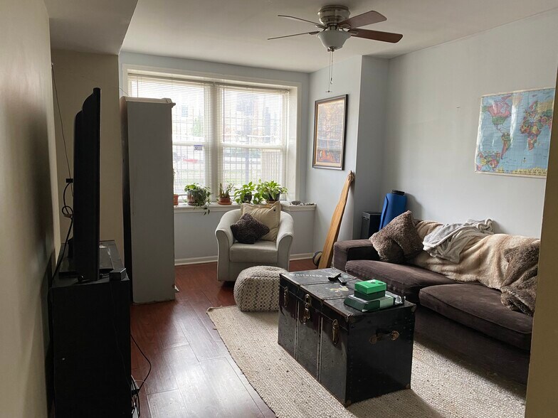 Building Photo - 1408 N Maplewood Ave