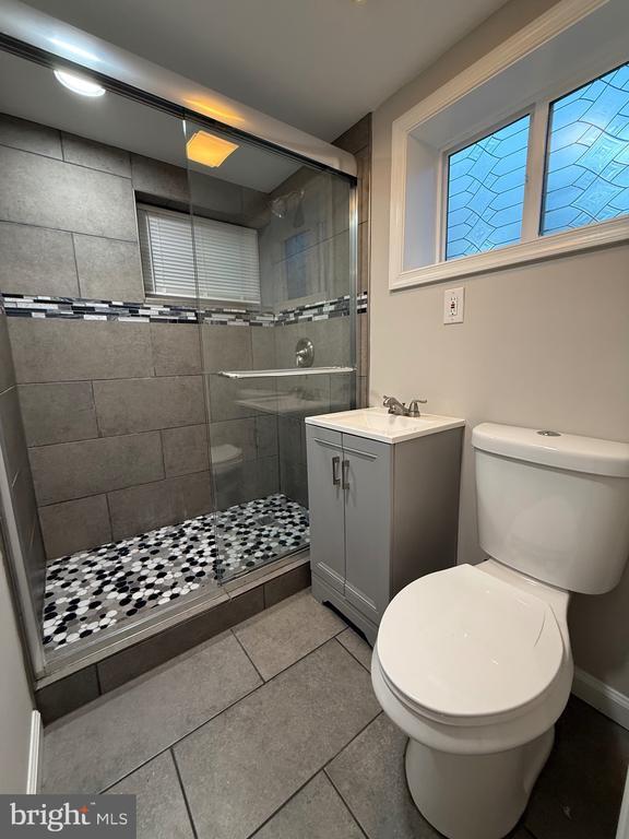 Building Photo - 5852 Mt Vernon Dr