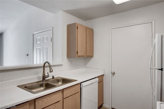 Building Photo - 7885 W Flamingo Rd