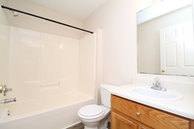 Building Photo - 2BR/2BA End Unit in West Pensacola – Pet F...