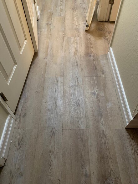 Building Photo - 2865 Fountainhead Dr