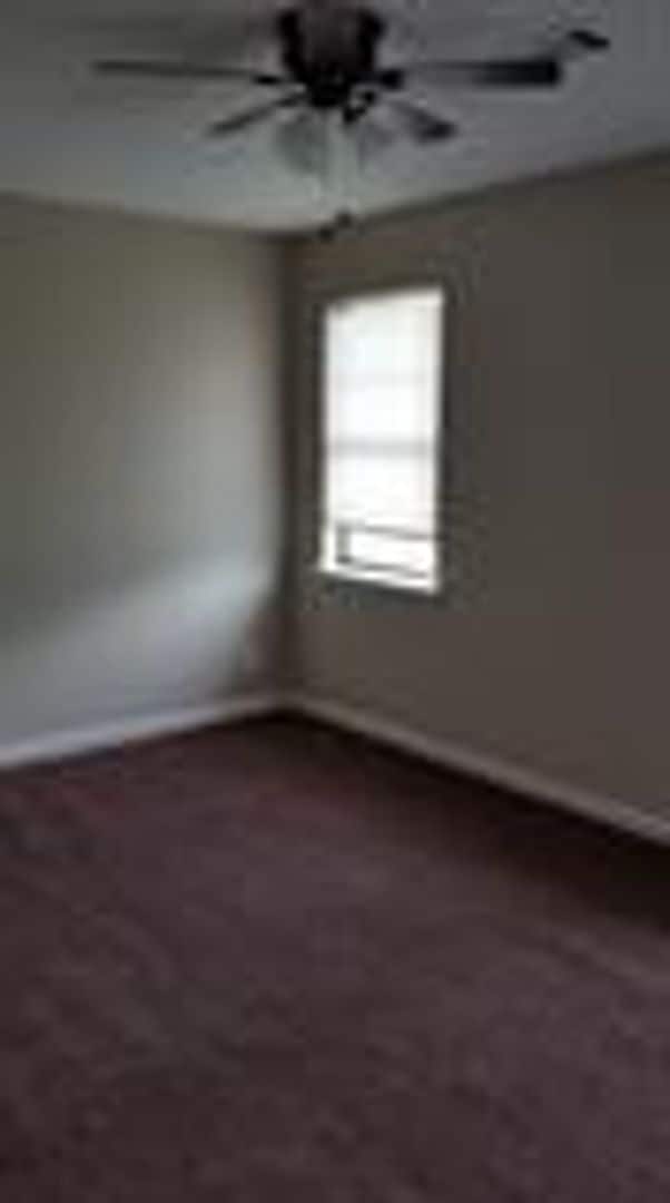 Building Photo - Cozy & Spacious 3 Bedroom Home with Garage and Private Backyard