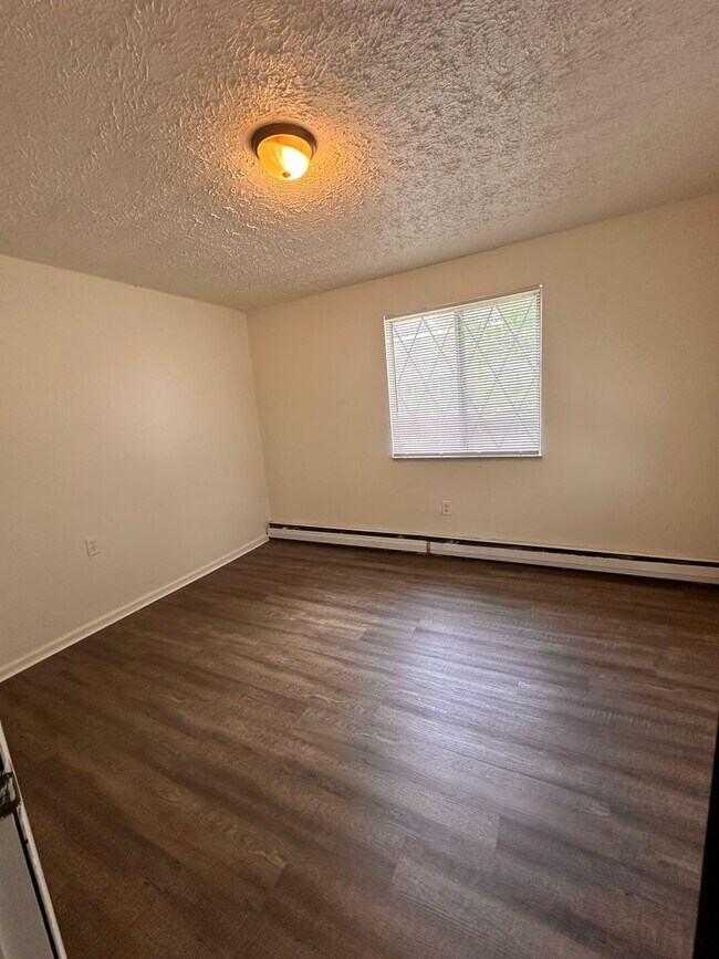 Building Photo - Pre-leasing: 1 Bedroom 1 Bathroom apartment in Downtown Beaver!