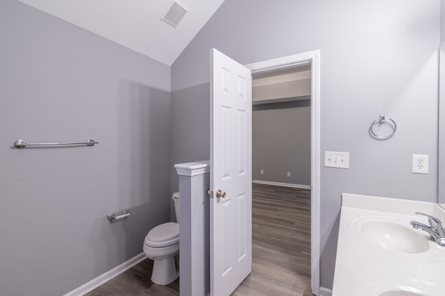 Building Photo - NEWLY RENOVATED !!!! Charming 4-Bedroom Home with Spacious Backyard!