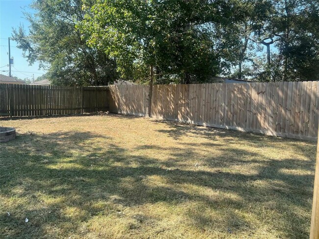 Building Photo - 16320 Sun View Ln