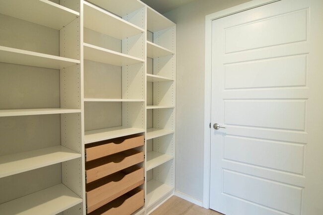 Building Photo - ***Coming Soon June 1st, 2026***Modern 4 bed 2.5 bath near the Fairways Golf Course, Amazon and F...