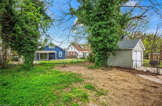 Building Photo - 2335 Greenway Ave NW