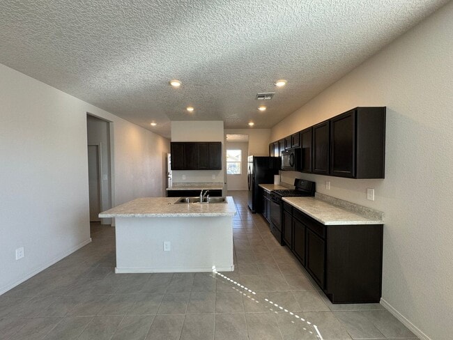 Building Photo - Energy Efficient Home 3 bed home. Move In Special!