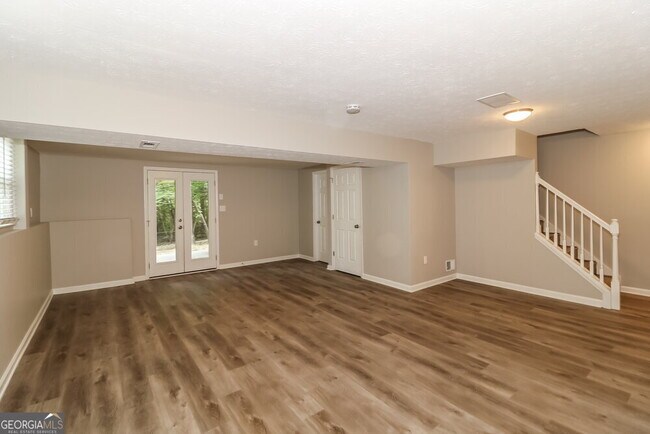 Building Photo - 3070 Revere Cir
