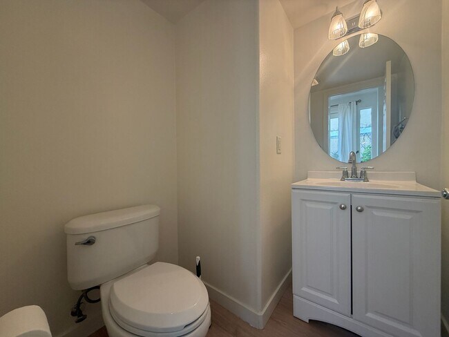 Building Photo - Andorra Community 3 Bedroom Rental Home in Valencia!