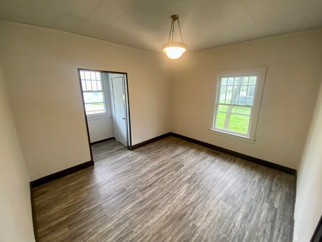 Building Photo - 501 N Bowman Ave