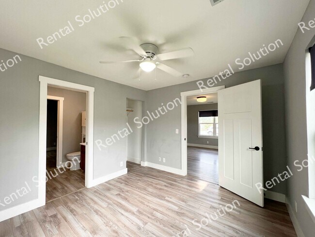 Building Photo - 513 Hickman Ave
