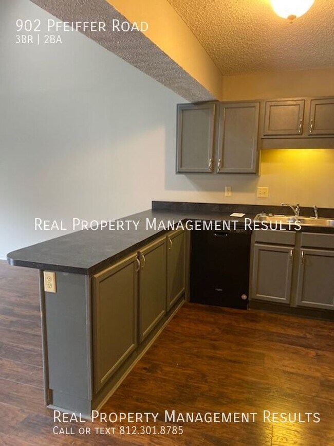 Building Photo - 902 Pfeiffer Rd