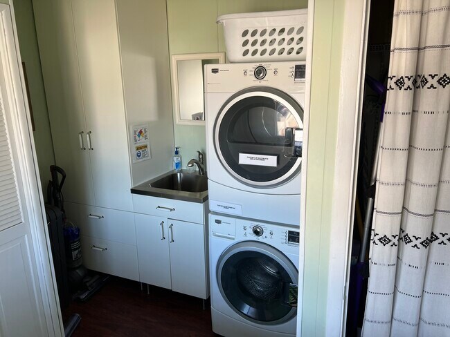 Building Photo - 4071 Homestead Dr