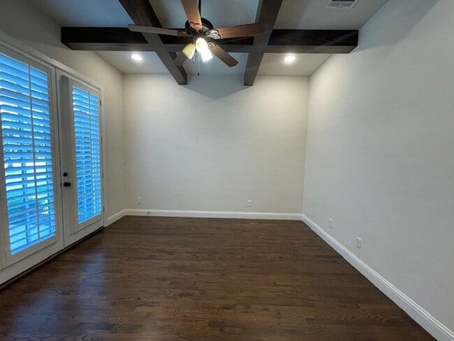 Building Photo - 1605 Le Mans Ln