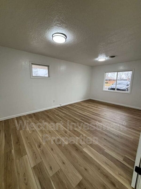 Building Photo - 713 Wildwood Ave