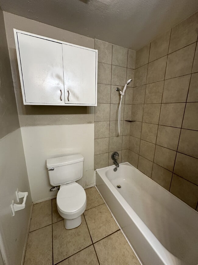 Building Photo - 2 Bedroom Duplex