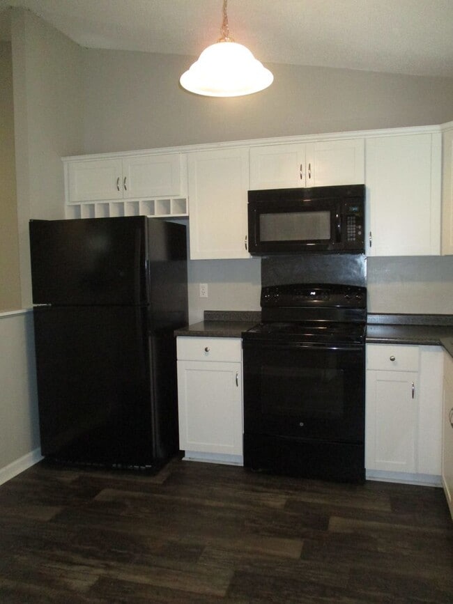 Building Photo - Charming two bedroom two bath duplex just a short drive to the area bases, shopping and fine dini...