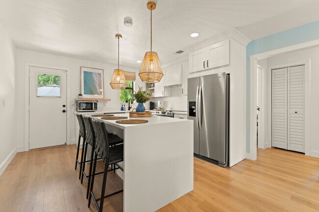 Building Photo - 721 Dobbins St