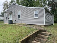 Building Photo - 3 Bed 1 Bath House for rent in Bowling Gre...