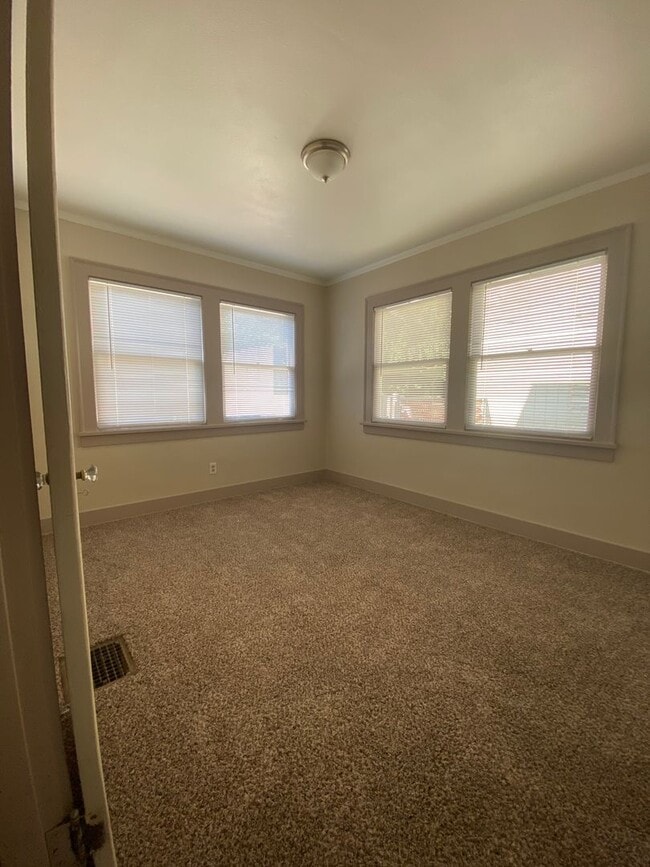 Building Photo - Charming Mt. Tabor Home with Loft & Basement Bonus Space!