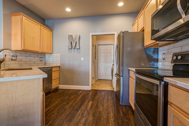 Building Photo - Don’t Miss This Gorgeous Fort Collins Condo – Bright, Spacious & Modern!