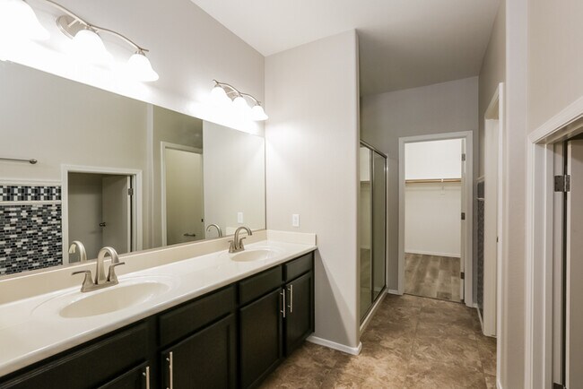 Building Photo - 1737 S Desert View Pl