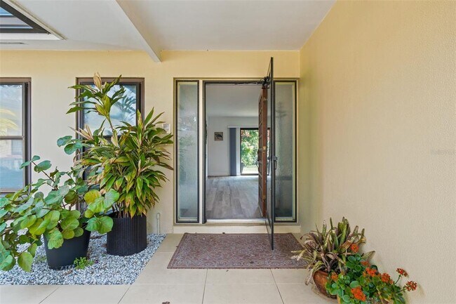 Building Photo - 7215 Westmoreland Dr