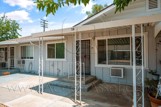 Building Photo - Spacious 2 Beds/2 Bath Home In Highly Desi...