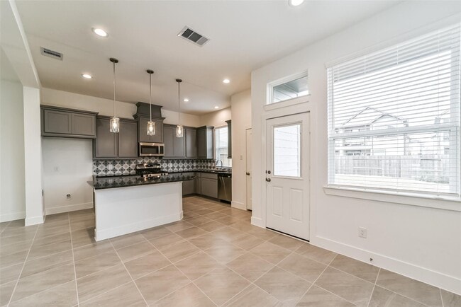 Building Photo - 1531 Crystal Stream Dr