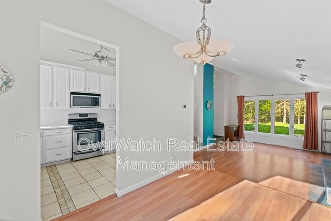 Building Photo - 10400 Lone Tree Dr