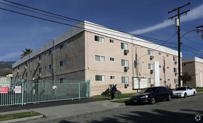 Building Photo - Monterey Court