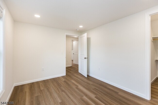 Building Photo - 26 N Willow St