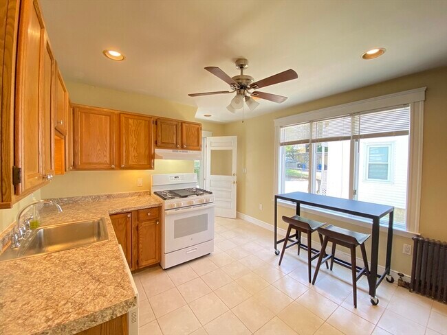 Building Photo - 39 Davis Rd