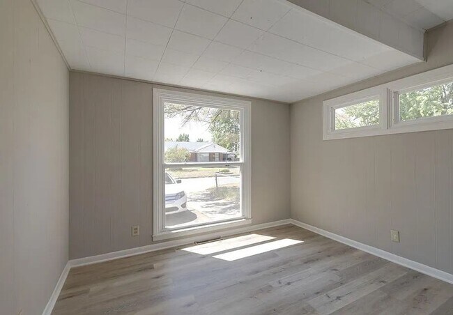 Building Photo - 1222 E Del Mar St