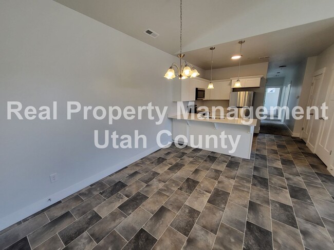 Building Photo - Small Pet Friendly Lehi Condo