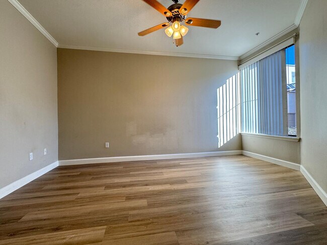 Building Photo - 1701 E Colter St