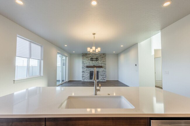 Building Photo - Brand New Home in an Amenity Filled Neighborhood