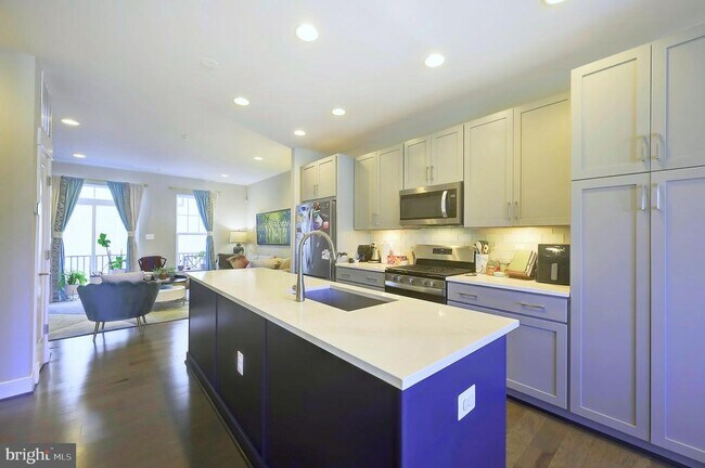 Building Photo - 719 Parkside Pl NE