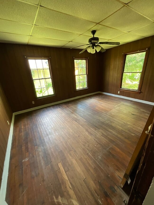 Building Photo - 5917 Lexington Ave