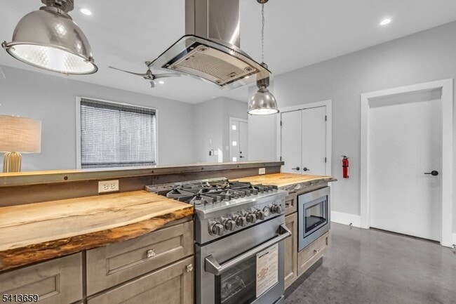 Building Photo - 10 McCready's Alley