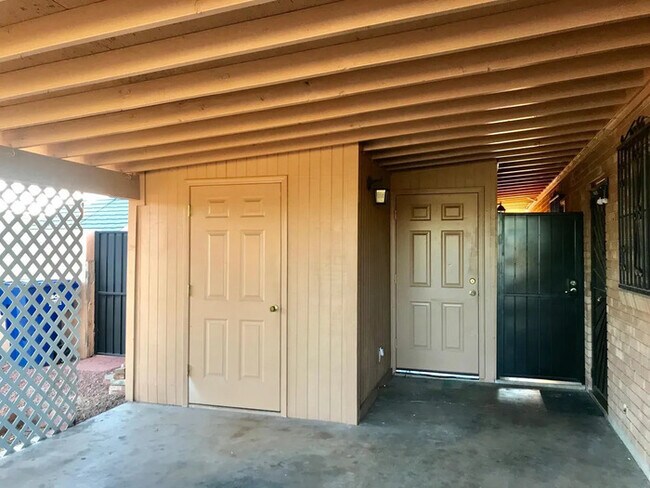 Building Photo - HOUSE FOR RENT