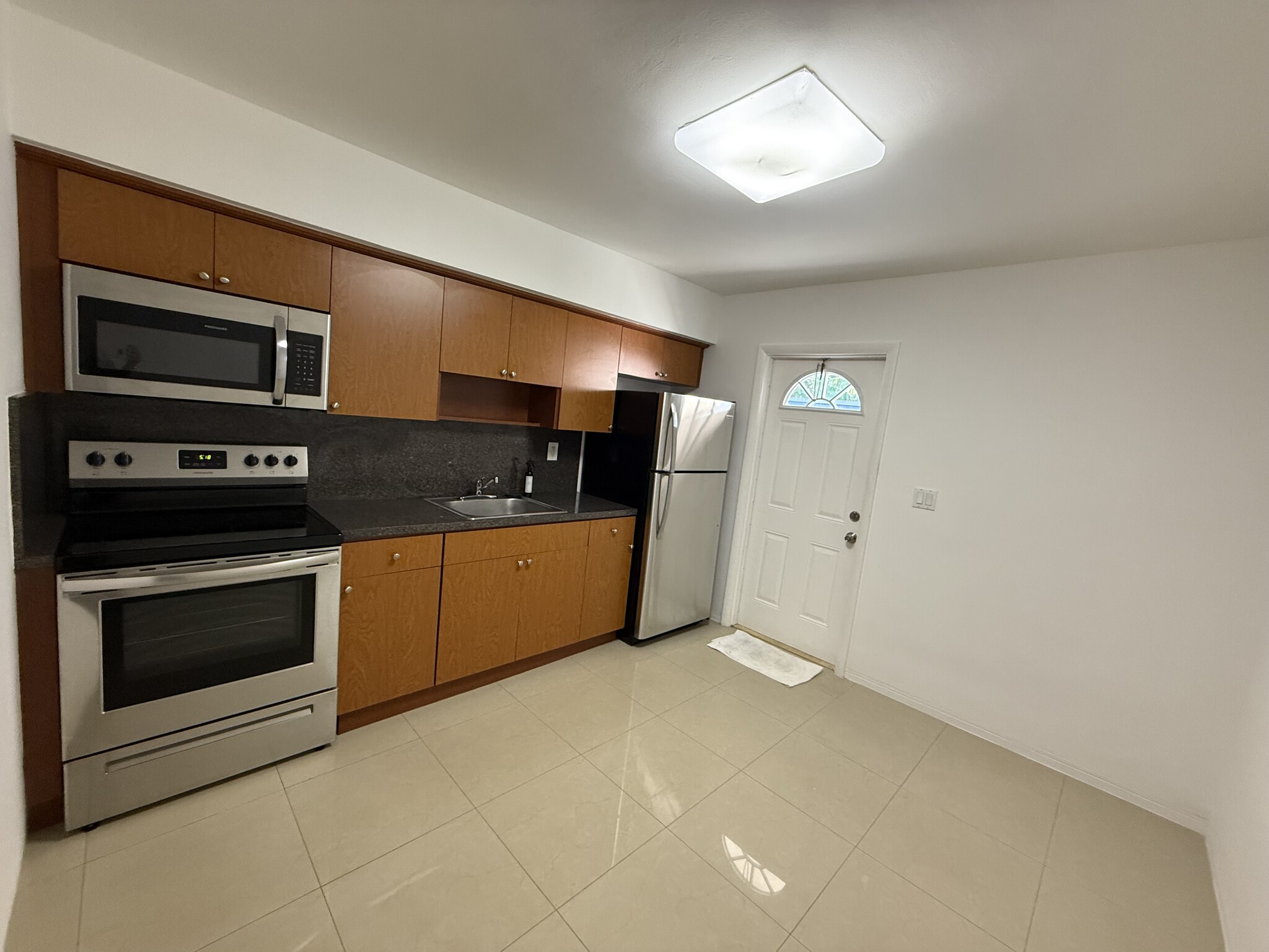 KITCHEN: Stainless steel appliances - 5010 SW 26th Ave